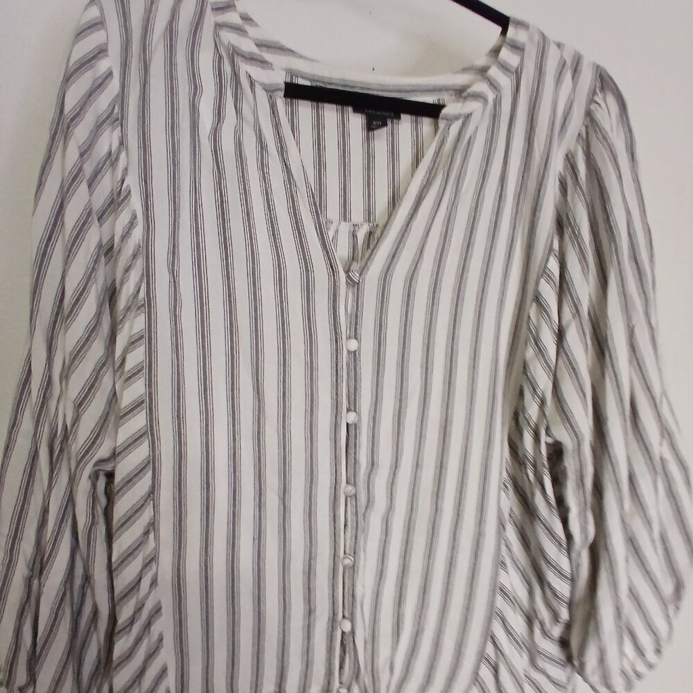 Ana  Grey and‎ white stripes XXL
